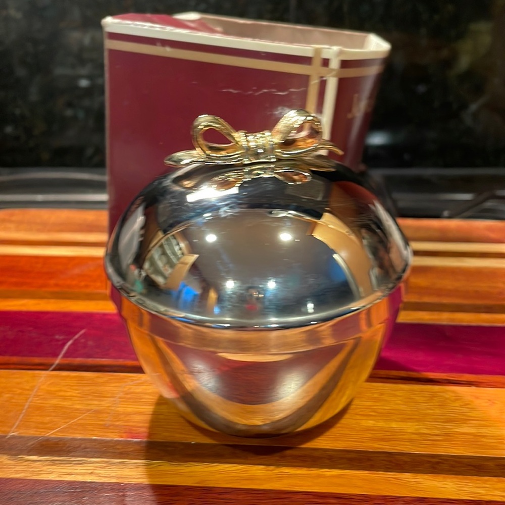 NIB Silver plated Jewelry Box with Bow 3.5”